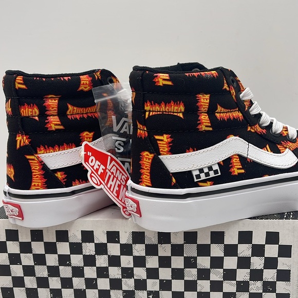 Vans WMNS Skate Sk8-Hi Thrasher Black/Multi
VN0A5FCCBML
Sneakers - Picture 14 of 16